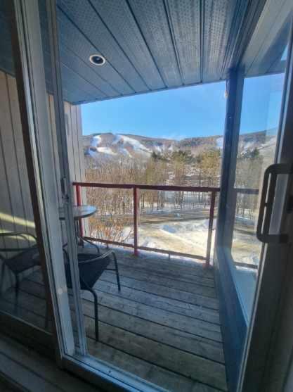 Superbe Condo Face Aux Pentes De Ski Stoneham!!! Bagian luar foto
