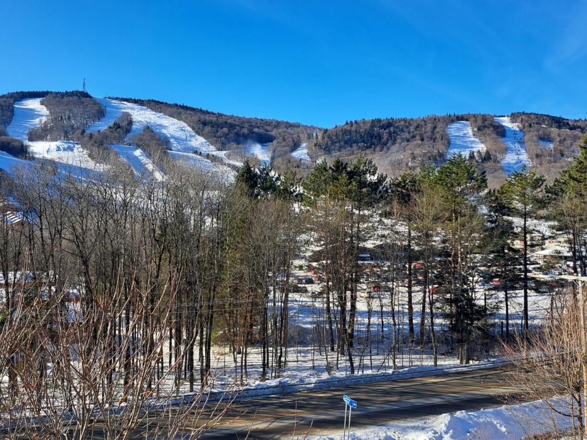 Superbe Condo Face Aux Pentes De Ski Stoneham!!! Bagian luar foto
