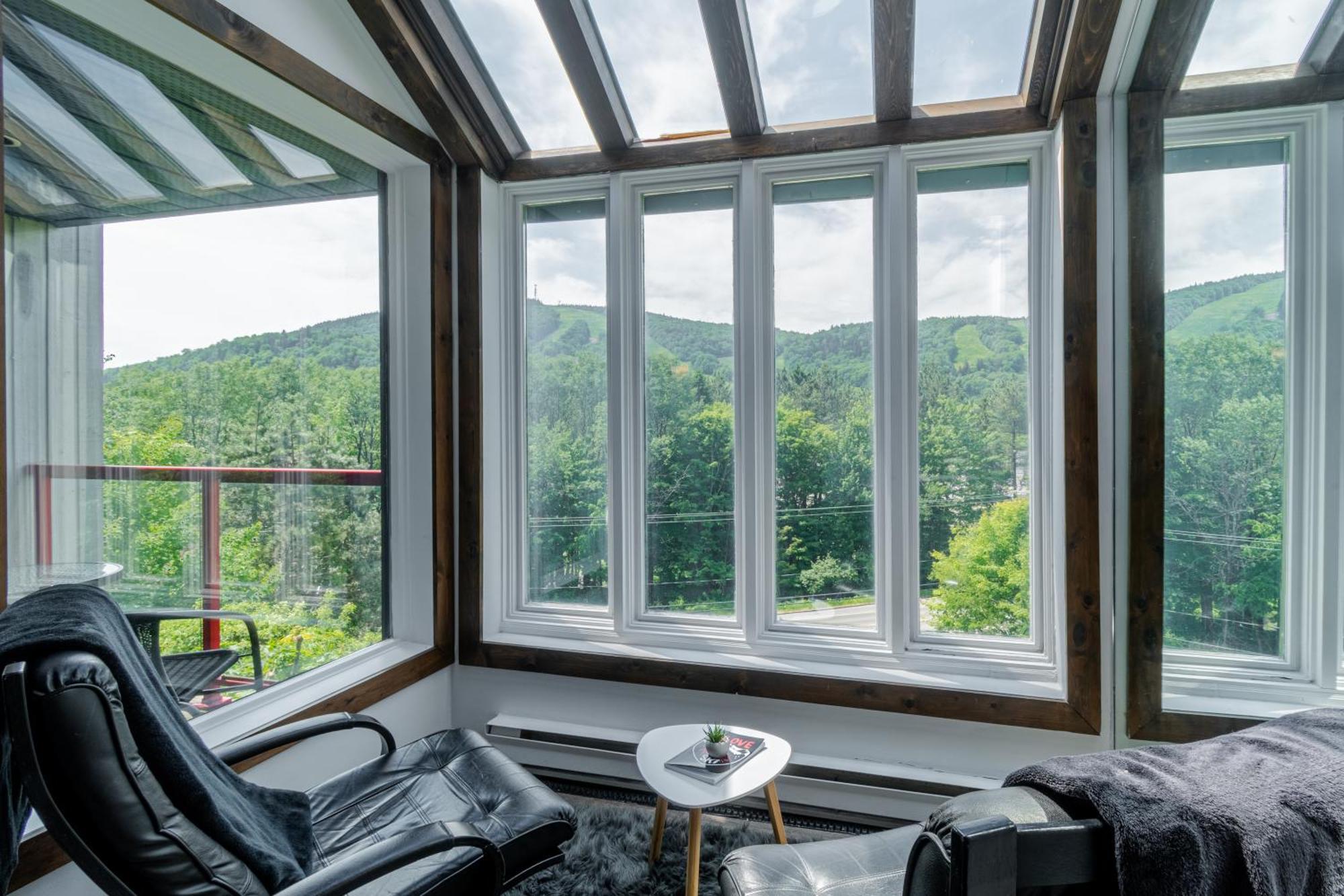 Superbe Condo Face Aux Pentes De Ski Stoneham!!! Bagian luar foto