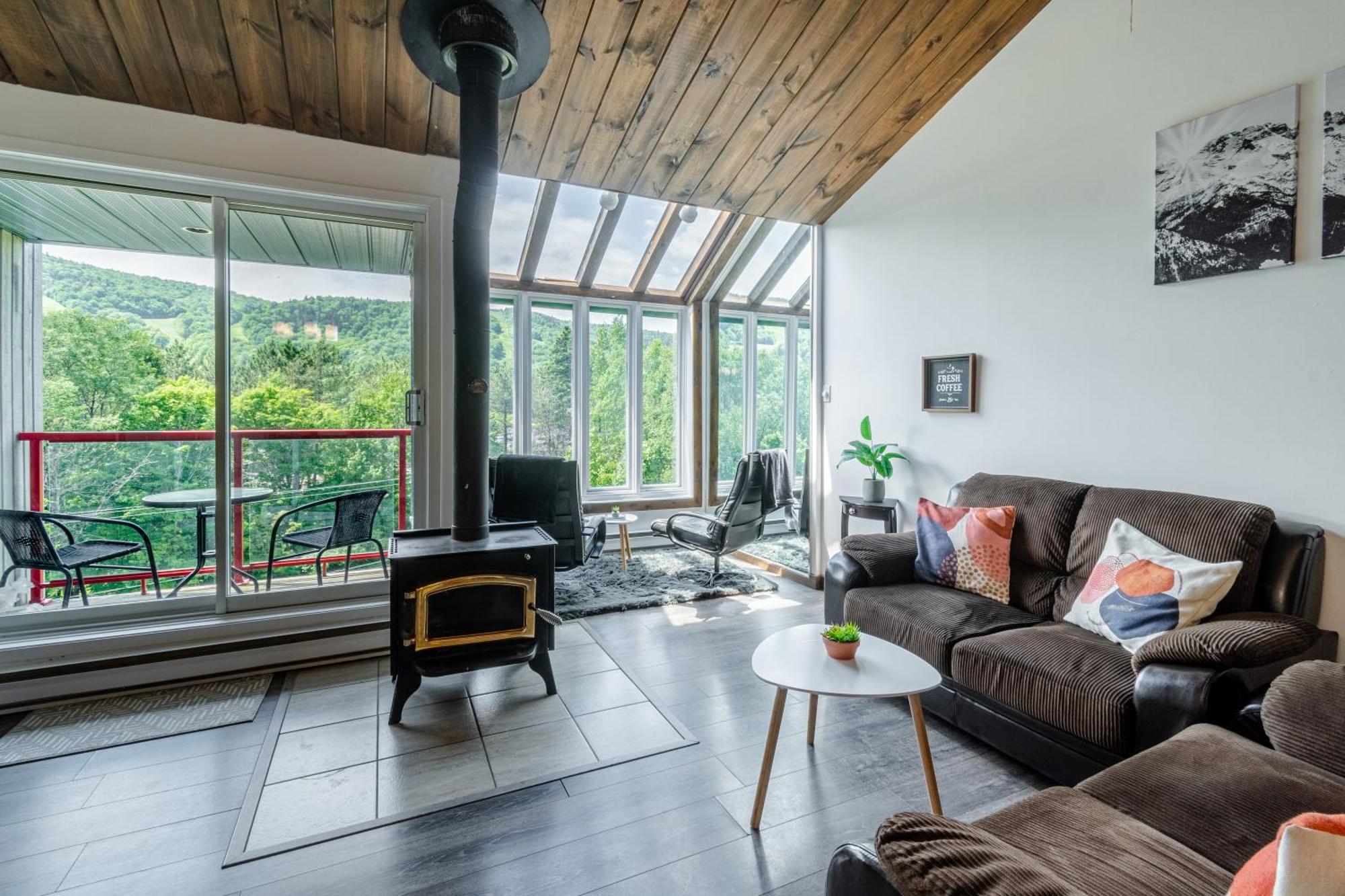 Superbe Condo Face Aux Pentes De Ski Stoneham!!! Bagian luar foto