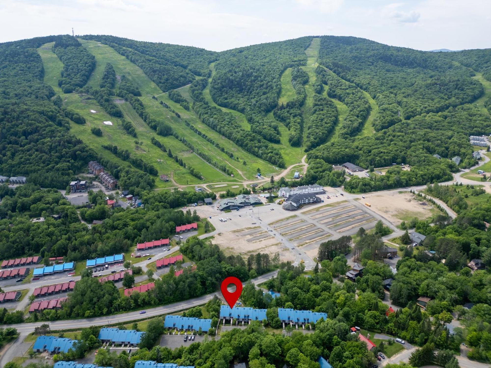 Superbe Condo Face Aux Pentes De Ski Stoneham!!! Bagian luar foto